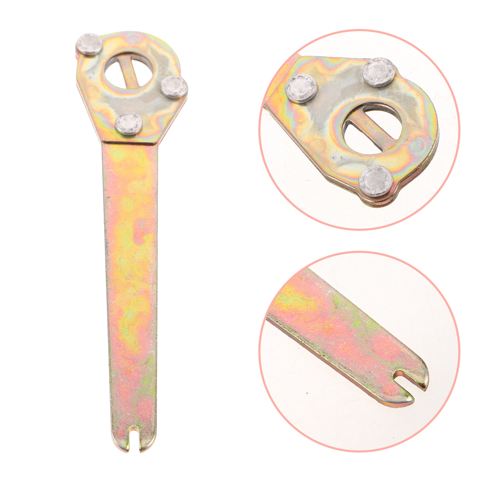 Hand Tools In Workshop - مفتاح ربط عالمي مضاد للانزلاق لتوصيل
